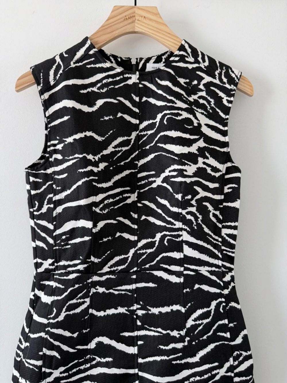 H&M Edition Zebra Print Jacquard Mini Dress Structured Size XS Black White - Picture 4 of 11